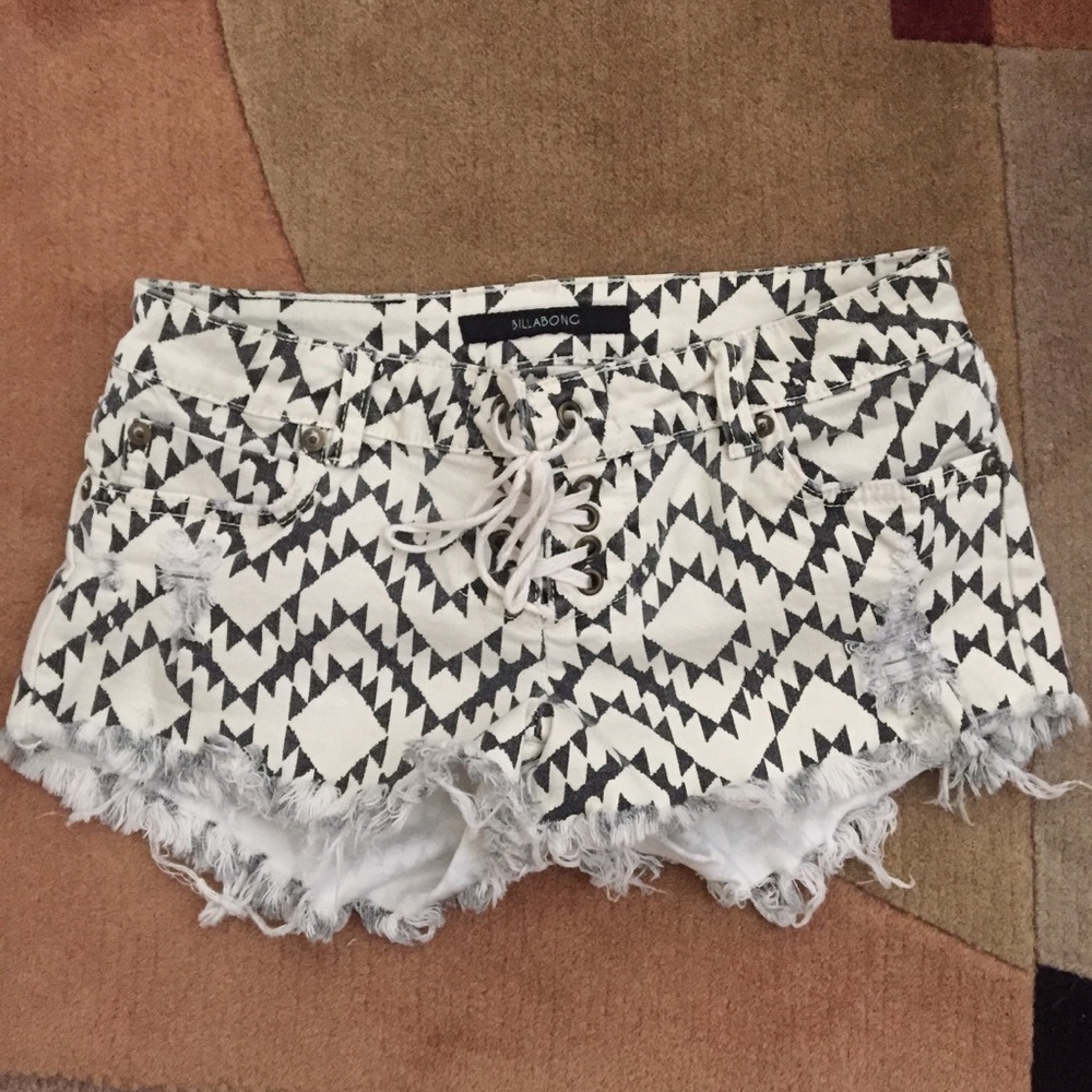 Billabong tie front shorts